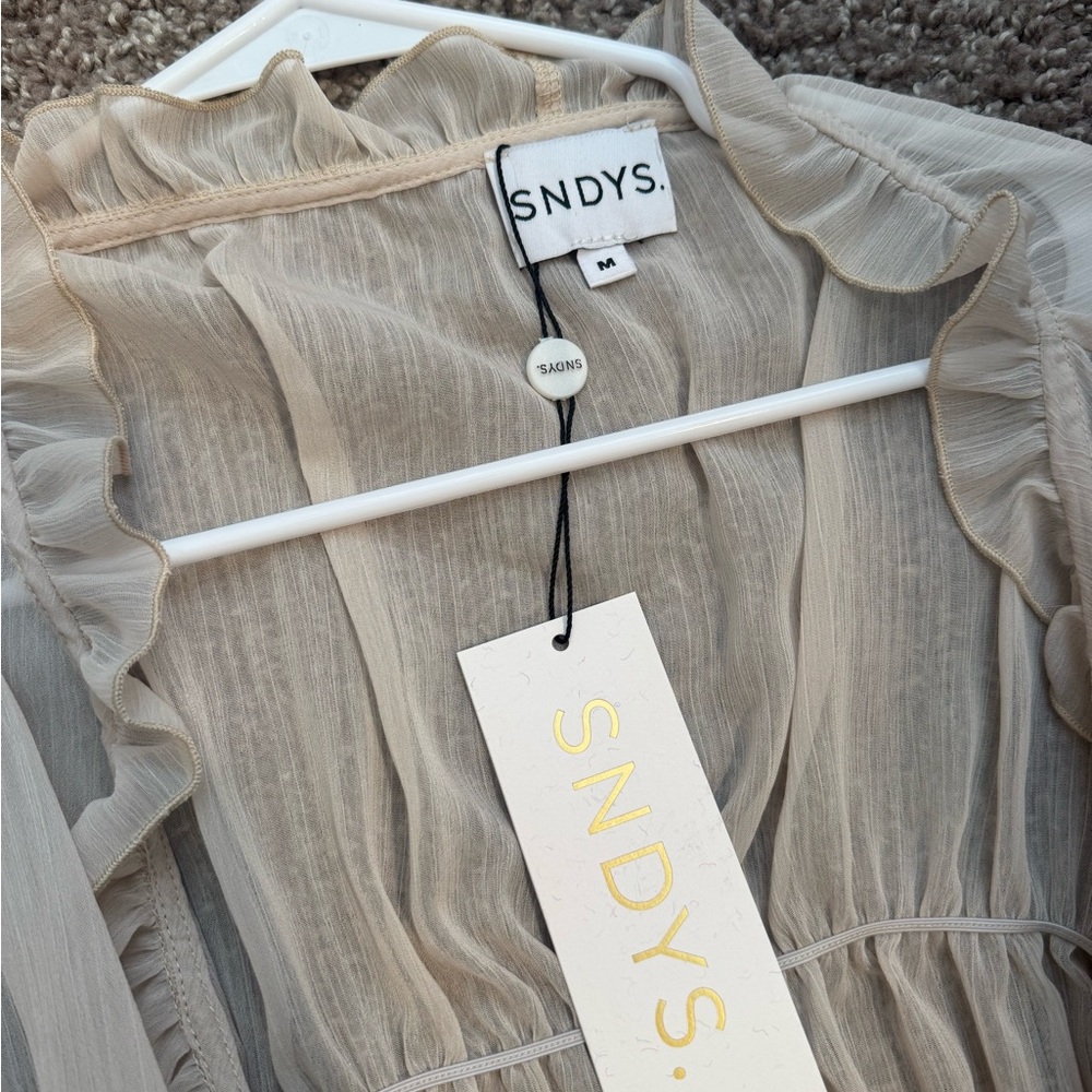 Chic Cream Ruffle Blouse - Picture 3 of 3